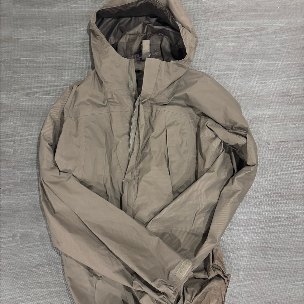 Patagonia Men's Brown Hooded Raincoat